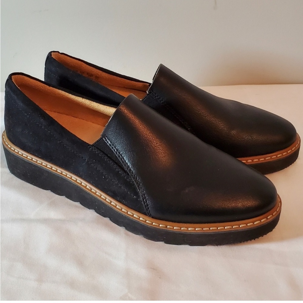 NATURALIZER Women’s black slip on shoes, sz 7